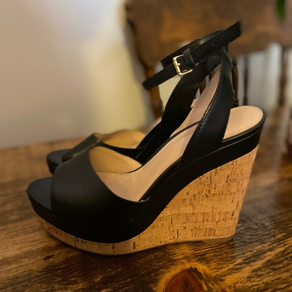 3/$25♻️ Aldo platform Sandals 8.5